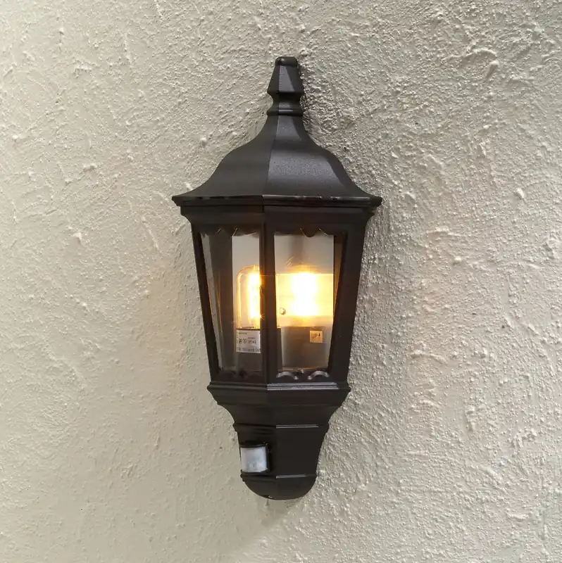 Pakollinen (Must-Have) Seinävalaisin 7230-750 Firenze musta liiketunnistimella pidikkeetön