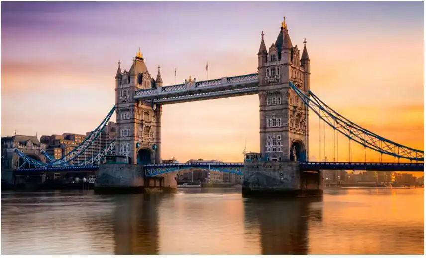 Maisematapetti Artgeist Tower Bridge aamunkoitteessa, 270x450cm Ajankohtainen