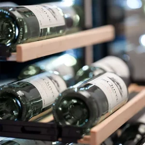 Tukkuhinta Viinikaapin hylly mQuvée Rail, ulosvedettävä, Velvet 125 -viinikaappiin